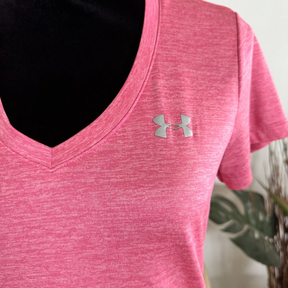 Under Armour Shirt Womens Small Pink V-Neck Short Sleeve Heat Gear Activewear - Picture 6 of 7